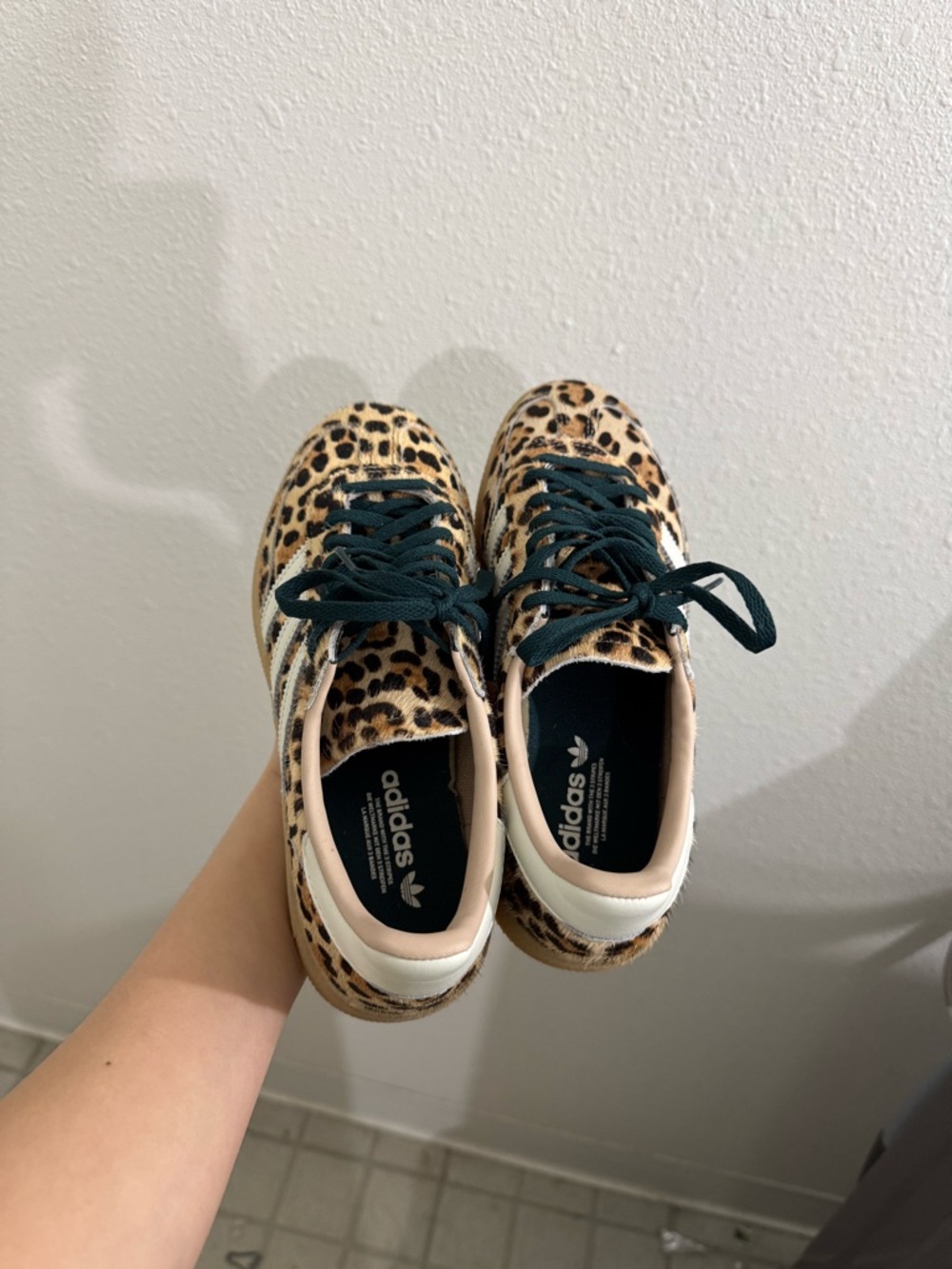 Adidas originals shoes - Picture 2 of 5